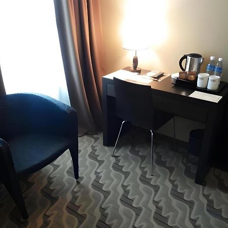 Eminent Hotel Кота Кинабалу Екстериор снимка