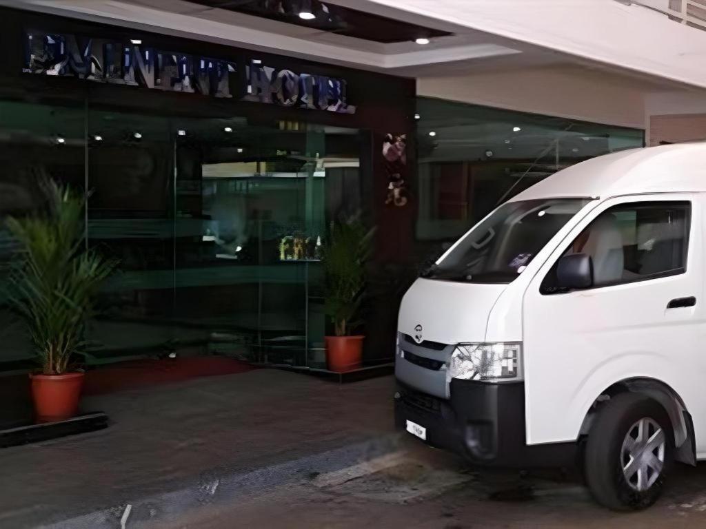 Eminent Hotel Кота Кинабалу Екстериор снимка