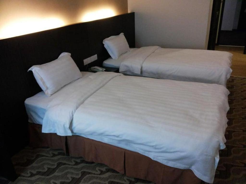 Eminent Hotel Кота Кинабалу Екстериор снимка