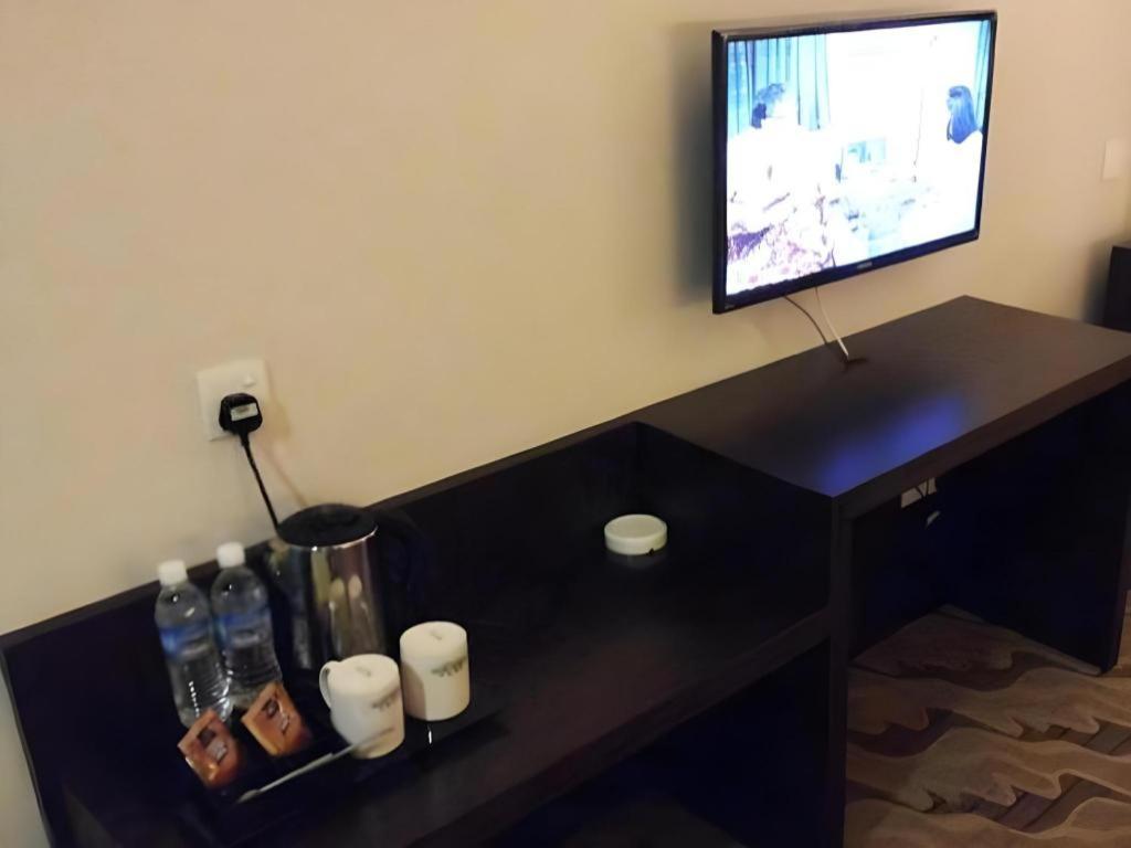 Eminent Hotel Кота Кинабалу Екстериор снимка