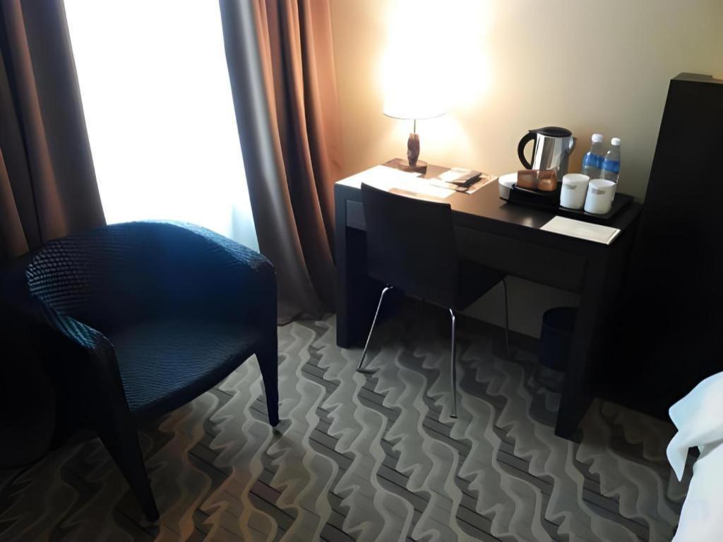 Eminent Hotel Кота Кинабалу Екстериор снимка