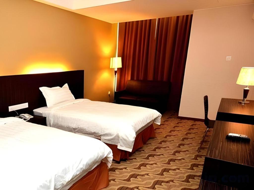 Eminent Hotel Кота Кинабалу Екстериор снимка