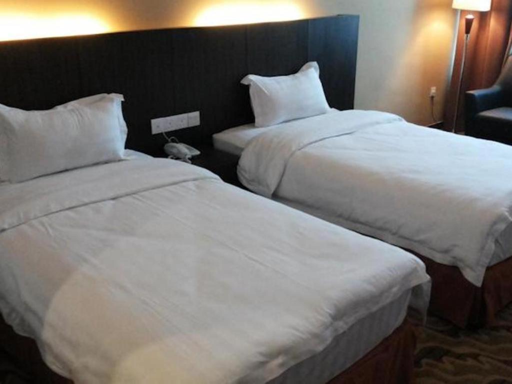 Eminent Hotel Кота Кинабалу Екстериор снимка