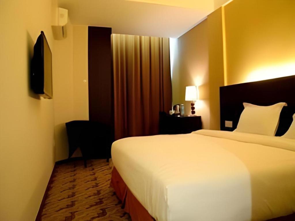 Eminent Hotel Кота Кинабалу Екстериор снимка
