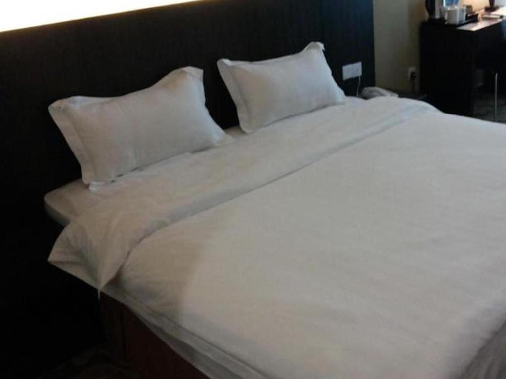 Eminent Hotel Кота Кинабалу Екстериор снимка