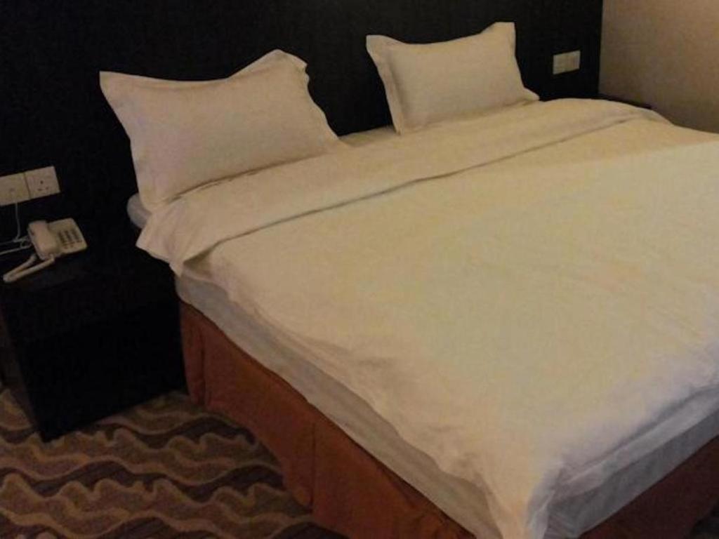 Eminent Hotel Кота Кинабалу Екстериор снимка