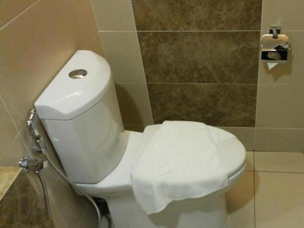 Eminent Hotel Кота Кинабалу Екстериор снимка