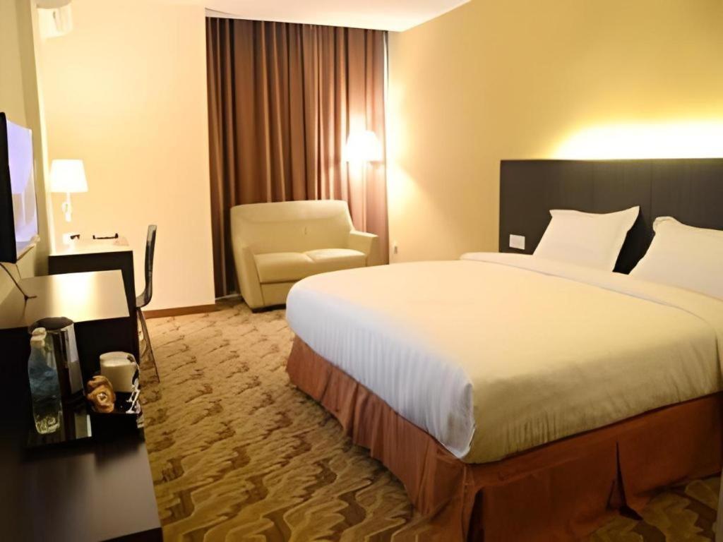 Eminent Hotel Кота Кинабалу Екстериор снимка
