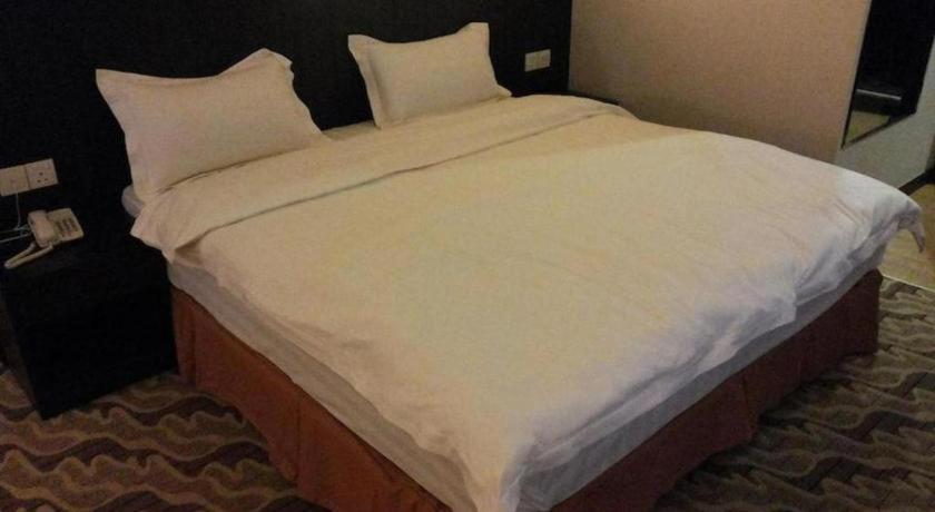 Eminent Hotel Кота Кинабалу Екстериор снимка