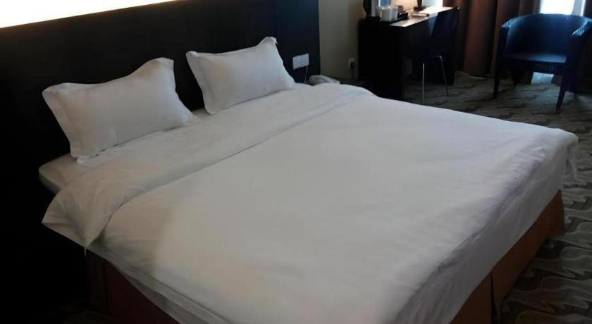 Eminent Hotel Кота Кинабалу Екстериор снимка